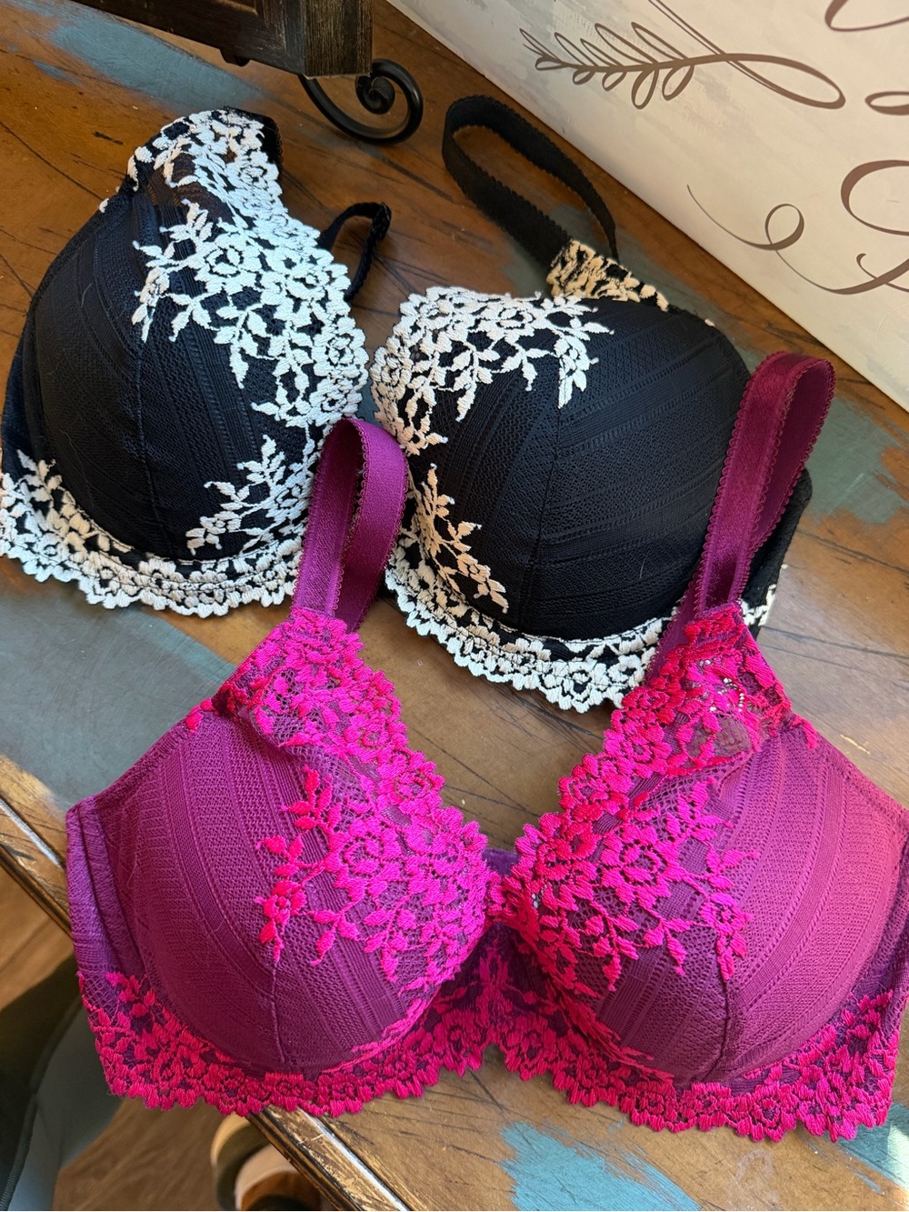 Wacoal Embrace Lace Plunge Bras 34D Lot of 2 Black Ivory Magenta Lace 853291